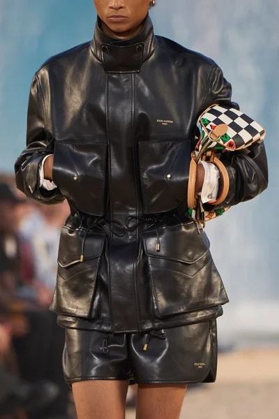 Look 10